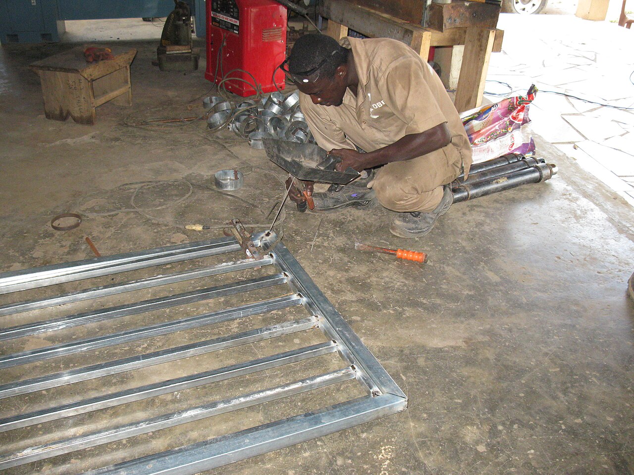 The work is the easy part; getting paid for it is the business — Photo: Gkbediako (CC BY-SA 4.0)